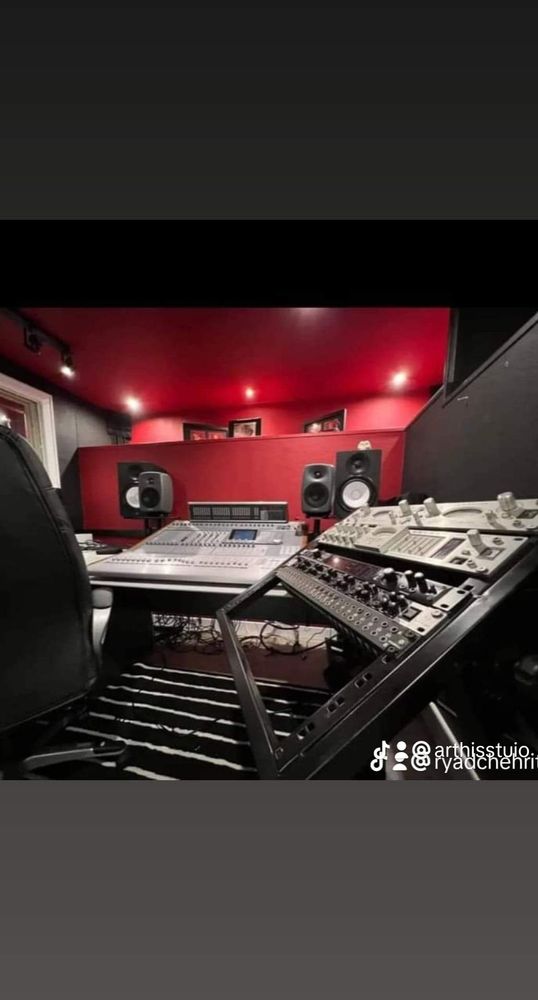 Studio d'enregistrement Pro avec une acoustique soignée, des équipements de pointe à Athis-Mons, 91200