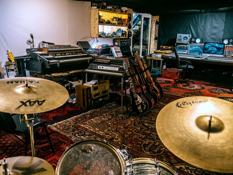 Studio d'enregistrement Spacieux avec une Console Analogique à Paris, 75018