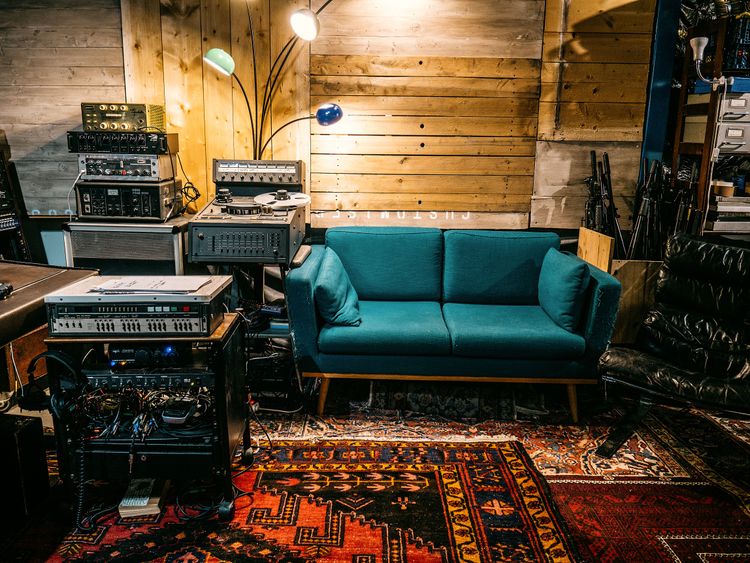 Studio d'enregistrement Spacieux avec une Console Analogique à Paris, 75018