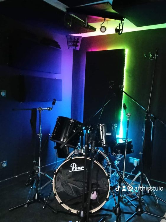 Studio d'enregistrement Pro avec une acoustique soignée, des équipements de pointe à Athis-Mons, 91200