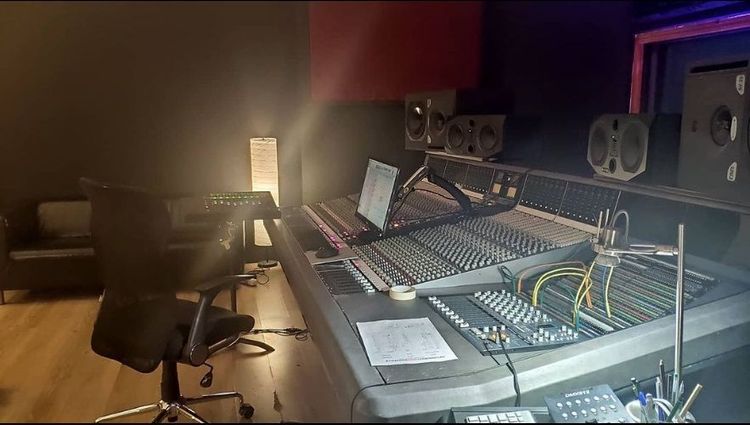 Studio d'enregistrement Professionnel Sur-Equipé & très Spacieux à Marseille, 13013