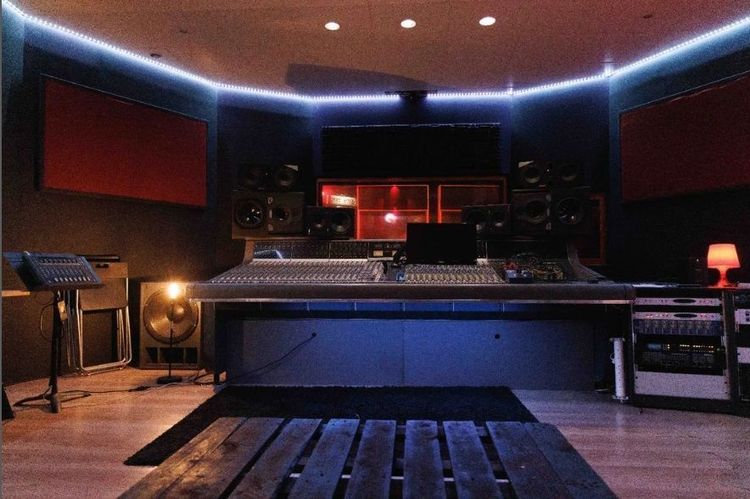 Studio d'enregistrement Professionnel Sur-Equipé & très Spacieux à Marseille, 13013