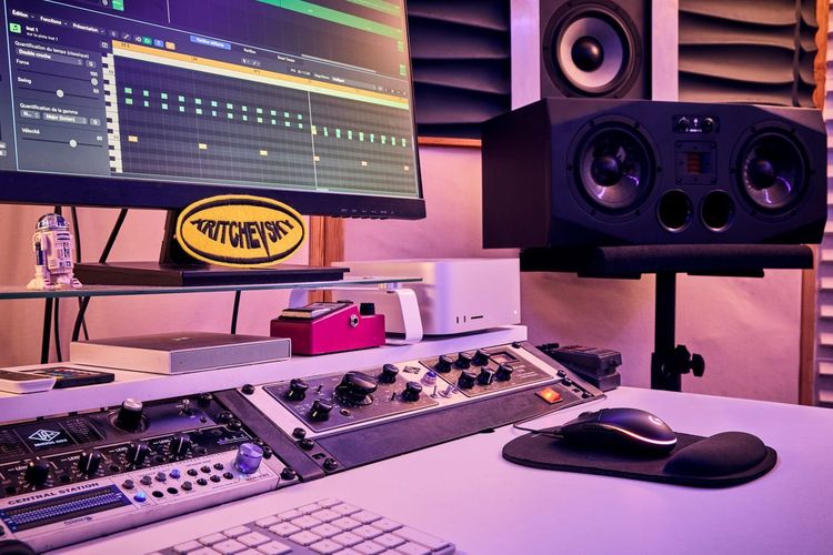 Studio d'Enregistrement, Création Musicale, Mixage, Mastering, Podcast à Montreuil, 93100