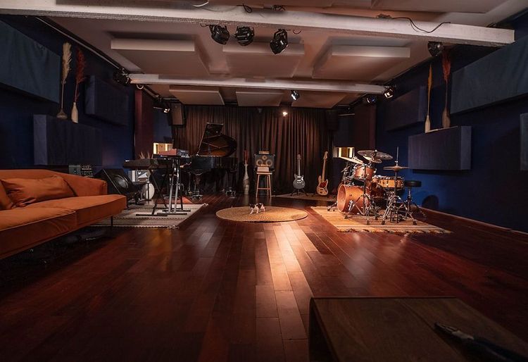 Studio d’enregistrement calme et bien équipé, à Aubervilliers 93300