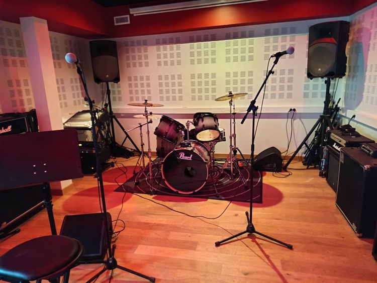 Studio d'enregistrement, à Ivry-sur-Seine 94200 #EKdDUM