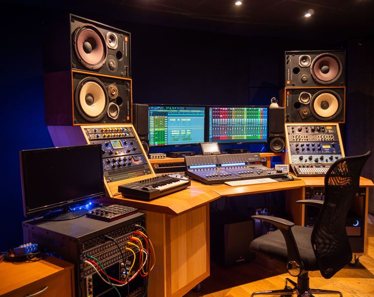 Studio d'enregistrement Bien Equipé avec Cabine à Paris, 75019
