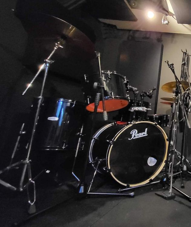 Studio d'enregistrement Pro avec une acoustique soignée, des équipements de pointe à Athis-Mons, 91200