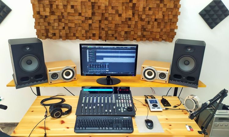 Studio d'enregistrement à l'écoute de l'artiste à Rambouillet, 78120