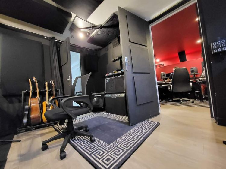 Studio d'enregistrement Pro avec une acoustique soignée, des équipements de pointe à Athis-Mons, 91200