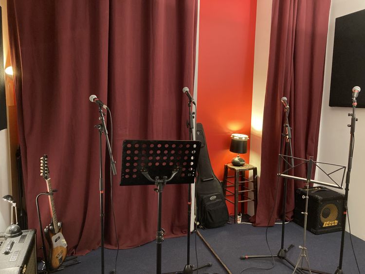 Studio d'Enregistrements de musiques, de podcasts et voix off (synchro images) à Paris, 75019