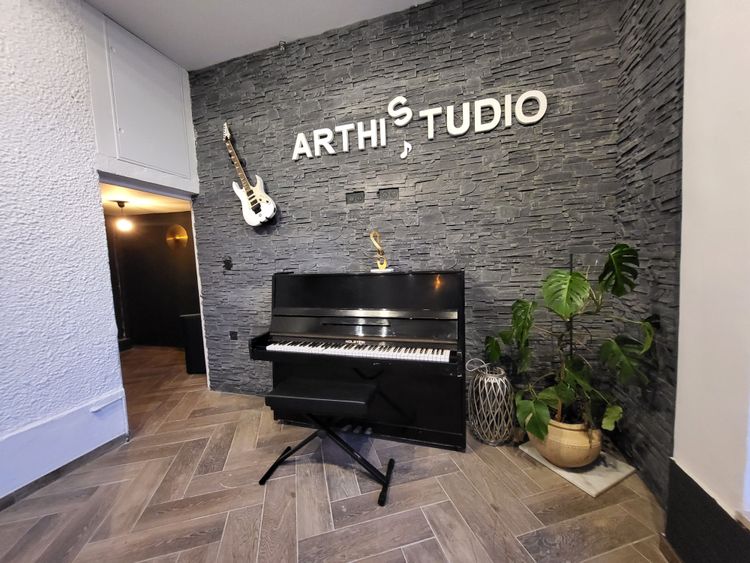 Studio d'enregistrement Pro avec une acoustique soignée, des équipements de pointe à Athis-Mons, 91200