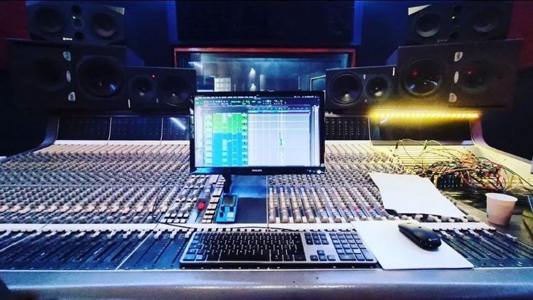 Studio d'enregistrement Professionnel Sur-Equipé & très Spacieux à Marseille, 13013