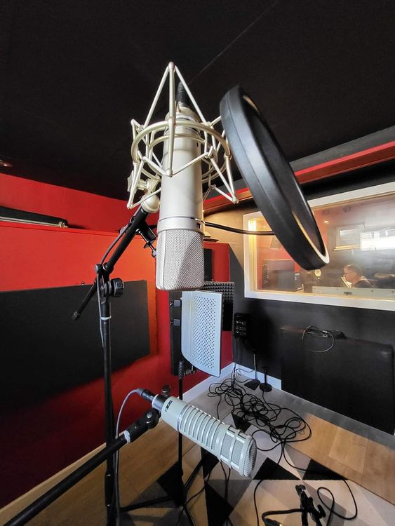 Studio d'enregistrement Pro avec une acoustique soignée, des équipements de pointe à Athis-Mons, 91200