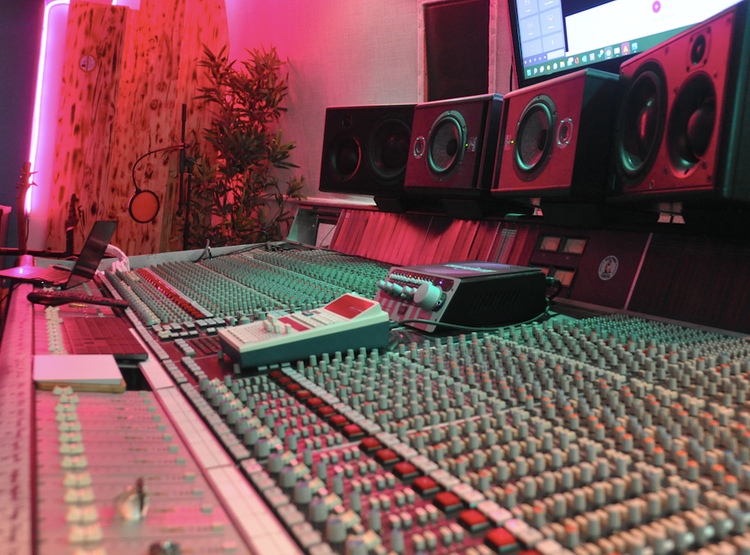 Studio d’Enregistrement, de Mixage et de Mastering au coeur de Paris 8ème, 75008
