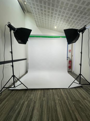 Studio Photo Équipé avec Eclairage Optimal à Villejuif, 94800