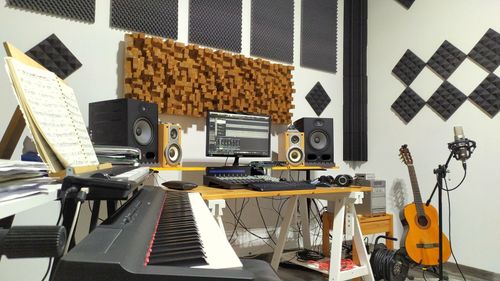 Studio d'enregistrement à l'écoute de l'artiste à Rambouillet, 78120